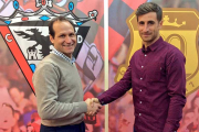 Seba, director deportivo del Mirandés, da la bienvenida a Llorente.-CD MIRANDES