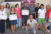 El alcalde de Salas de Bureba (de blanco y con pantalón verde) posa junto a los galardonados.-G.G.