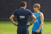 Halilovic habla con Luis Enrique.-JORDI COTRINA