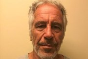 El financiero Jeffrey Epstein aparece en una fotografía tomada para el registro de delincuentes sexuales de la División de Servicios de Justicia Criminal del Estado de Nueva York, 28 de marzo de 2017.-