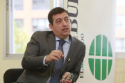 El director territorial de Gas Natural Fenosa, Roberto Cámara, en un momento de su intervención.-RAÚL G. OCHOA