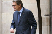 El president de la Generalitat, Artur Mas, llega a la reunión semanal del Gobierno catalán, ayer.-Foto: EFE / TONI ALBIR