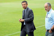 El presidente del Barça, Josep Maria Bartomeu, y el director deportivo, Andoni Zubizarreta, en el césped del Camp Nou.-Foto: FC BARCELONA