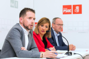 Josué Temiño, Nuria Barrio y Pedro Alonso, tres de los responsables de la Agrupación Municipal del PSOE. TOMÁS ALONSO