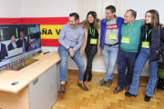 Martínez escuchó el discurso de Abascal rodeado de miembros del partido en la sede de Vox en Burgos.-ISRAEL L. MURILLO