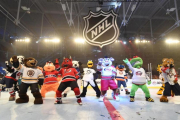 Todas las mascotas de la NHL, en la pista de hielo.-NHL
