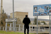 Imagen exterior de la central nuclear de Santa María de Garoña.-ISRAEL L. MURILLO