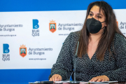 La concejal de Infancia, Familia e Igualdad, Estrella Paredes, durante la presentación de la guía. SANTI OTERO