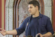 El portavoz de Imagina Burgos, Raúl Salinero, durante una intervención en un Pleno municipal.-SANTI OTERO