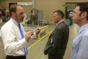 El alcalde de Hopkins, Carter Hendricks, durante una visita a las instalaciones de Grupo Antolín .-HOPKINSVILLE CITY