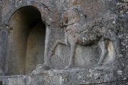 En este monumento al jinete Lukayanus fue encontrada la tablilla del reglamento hípico.-
