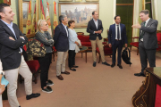 Lacalle junto al comité organizador del Congreso Nacional de Pediatría.-ISRAEL L. MURILLO