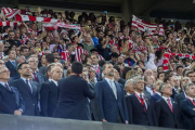 El Rey escucha el himno español entre pitos durante la final de la Copa del Rey entre el Barça y el Athletic en el Camp Nou.-Foto: JORDI COTRINA