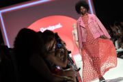 La firma Desigual ha presentado su colección 'Global Traveller' en la Semana de la Moda de Nueva York.-ANGELA WEISS / AP / ANGELA WEISS