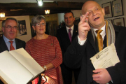 Alejandro Yagüe durante la entrega del premio de la Asociación Las Calzas de Villadiego.-ECB