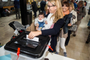 Más de 150 personalidades a favor de un referéndum pactado tras las elecciones del 21 de diciembre.-NURIA PUENTES (ARCHIVO)
