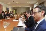 Una de la reuniones de trabajo de la comisión liquidadora.-RAÚL OCHOA