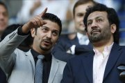 El propietario del Málaga, Abdullah Al-Thani (derecha), provocó la polémica.-EFE / JORGE ZAPATA
