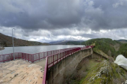 Imagen del aliviadero del embalse de Arlanzón, al encontrarse al total de su capacidad con las últimas lluvias.-I. L.M.