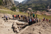 La excavación arqueológica fue visitada por un elevado número de vecinos de Pancorbo.-G. G.