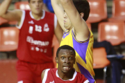 Brandon Gould fuerza la penetración.-RAÚL OCHOA