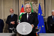 El presidente italiano Sergio Mattarella se dirige a los medios tras la reunión con el candidato a primer ministro Giuseppe Conte el pasado domingo 27 de mayo.-/ VINCENZO PINTO (AFP)