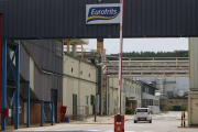 Imagen de la entrada principal de la empresa Eurofrits, en el polígono de Villalonquéjar.-RAÚL G. OCHOA