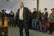 El congresista de Kentucky Dan Johnson en una de sus últimas apariciones antes de suicidarse.-/ TIMOTHY D. EASLEY / AP