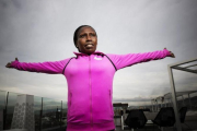 Florence Kiplagat, este viernes, en la terraza de un hotel de Barcelona, donde este domingo correrá el medio maratón.-JOAN CORTADELLAS