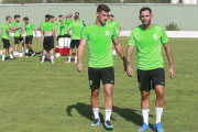 Machuca y Elliot, ayer, durante su primera sesión de entrenamiento con el Burgos CF.-RAÚL OCHOA