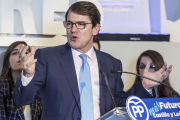 Alfonso Fernández Mañueco, ayer, en su intervención en la Convención Provincial del PP en Burgos.-SANTI OTERO