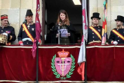 La atleta Ruth Beitia durante la lectura del pregón ataviada con la clásica capa castellana.-J.L.P.