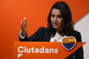 La líder de Ciutadans, Inés Arrimadas, durante una rueda de prensa en la sede de su partido.-ACN / NÚRIA JULIÀ