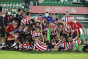 Los jugadores del Bilbao Athletic celebran su clasificación para la final. TWITTER / @ATHLETICCLUB