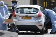 Forenses examinan el coche que chocó contra las barreras de Westminster.-ANDY RAIN