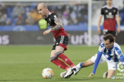 Oriol Rey se hace con la posesión de la pelota. LALIGA