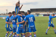 Los jugadores de la Arandina CF festejan el triunfo conseguido el pasado domingo en El Montecillo-Arandina CF