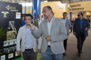 El portavoz del Grupo Parlamentario de Ciudadanos en las Cortes de Castilla y León, Luis Fuentes, visita la Feria Agropecuaria Salamaq´15, acompañado por el candidato de Ciudadanos (C's) al Congreso de los Diputados por la provincia de Salamanca, Pablo Ya-Ical