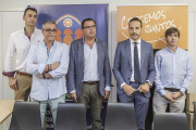 Varios componentes de la directiva del CB Miraflores durante la rueda de prensa de ayer-Santi Otero