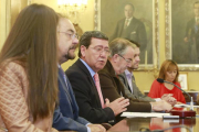 César Rico, en el centro, explicó ayer los detalles de este nuevo programa europeo vinculado al Erasmus+.-R.O.