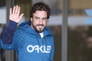 Fernando Alonso, a su salida del Hospital General de Catalunya, el miércoles pasado.-REUTERS