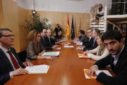 Los equipos negociadores del PSOE y Ciudadanos, este miércoles en el Congreso.-JUAN MANUEL PRATS