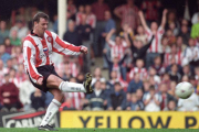 Le Tissier también ha salido a la luz declarando que su exentrenador abusó de él.-ROBIN JONES