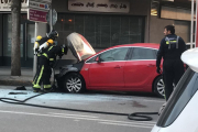 Los bomberos de Aranda durante la intervención. ECB
