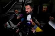 Thomas Klotz, abogado de Christine Rivière, habla ante la prensa a su llegada al tribunal, en París, el 5 de octubre.-REUTERS / PHILIPPE WOJAZER