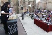 Los integrantes del jurado observan atentos a la preparación de los combinados.-RAÚL G. OCHOA