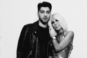 Zayn Malik posa con Donatella Versace.-EL PERIÓDICO