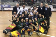 El equipo español celebra la victoria.-FEDERACIÓN ESPAÑOLA DE PATINAJE