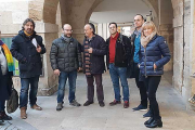 El alcalde de Briviesca, Marcos Peña (tercero por la izquierda), se reunió ayer con integrantes de ‘Bureba es Futuro’ y la Plataforma del Directo.-ECB