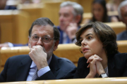 Mariano Rajoy y Soraya Sáenz de Santamaría, en el Senado.-DAVID CASTRO